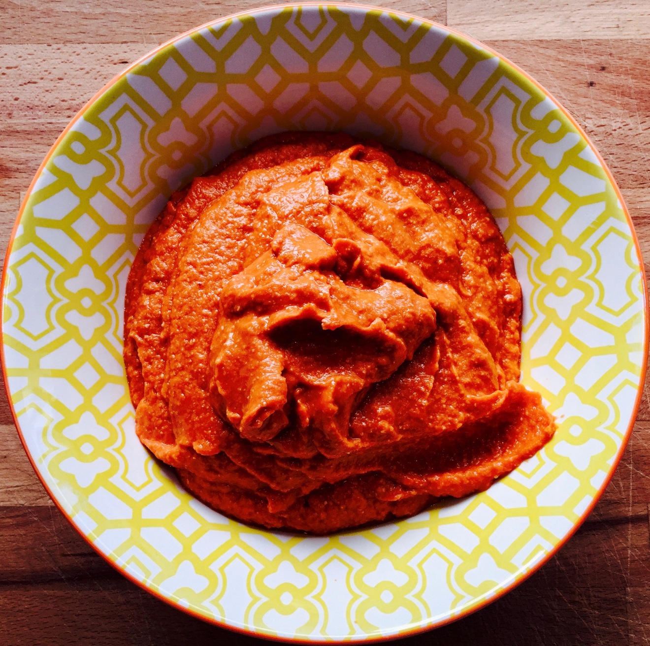 Hummus mit gerösteten Paprika – Randen und Marillen